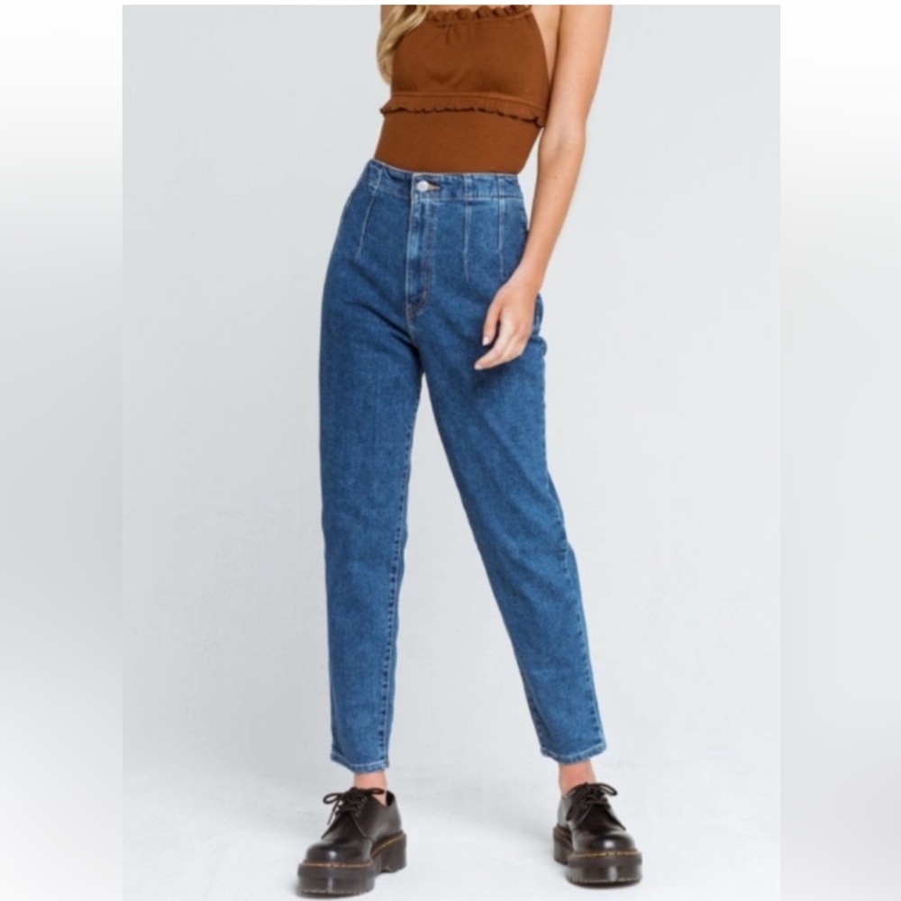 Levi - High waisted taper jeans